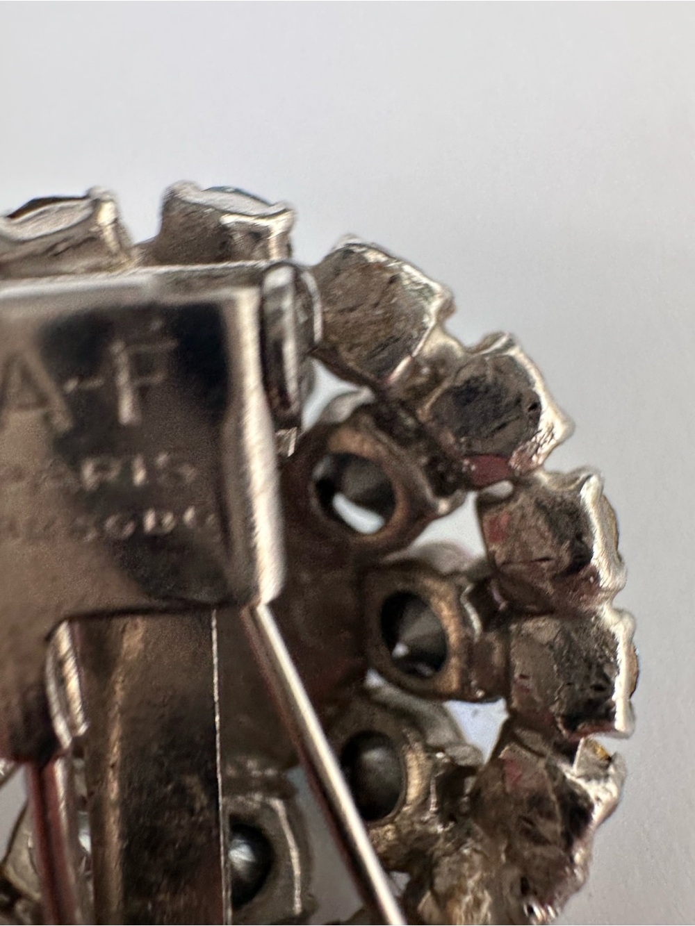 A-F Paris Btè SGDG Vintage from 1930’s Glass and rinestones Brooch/Fur clip - Picture 7 of 14